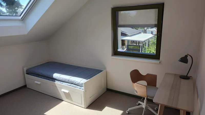 *Erstbezug* möbliertes WG-Zimmer mit eigenem Bad — photo 1